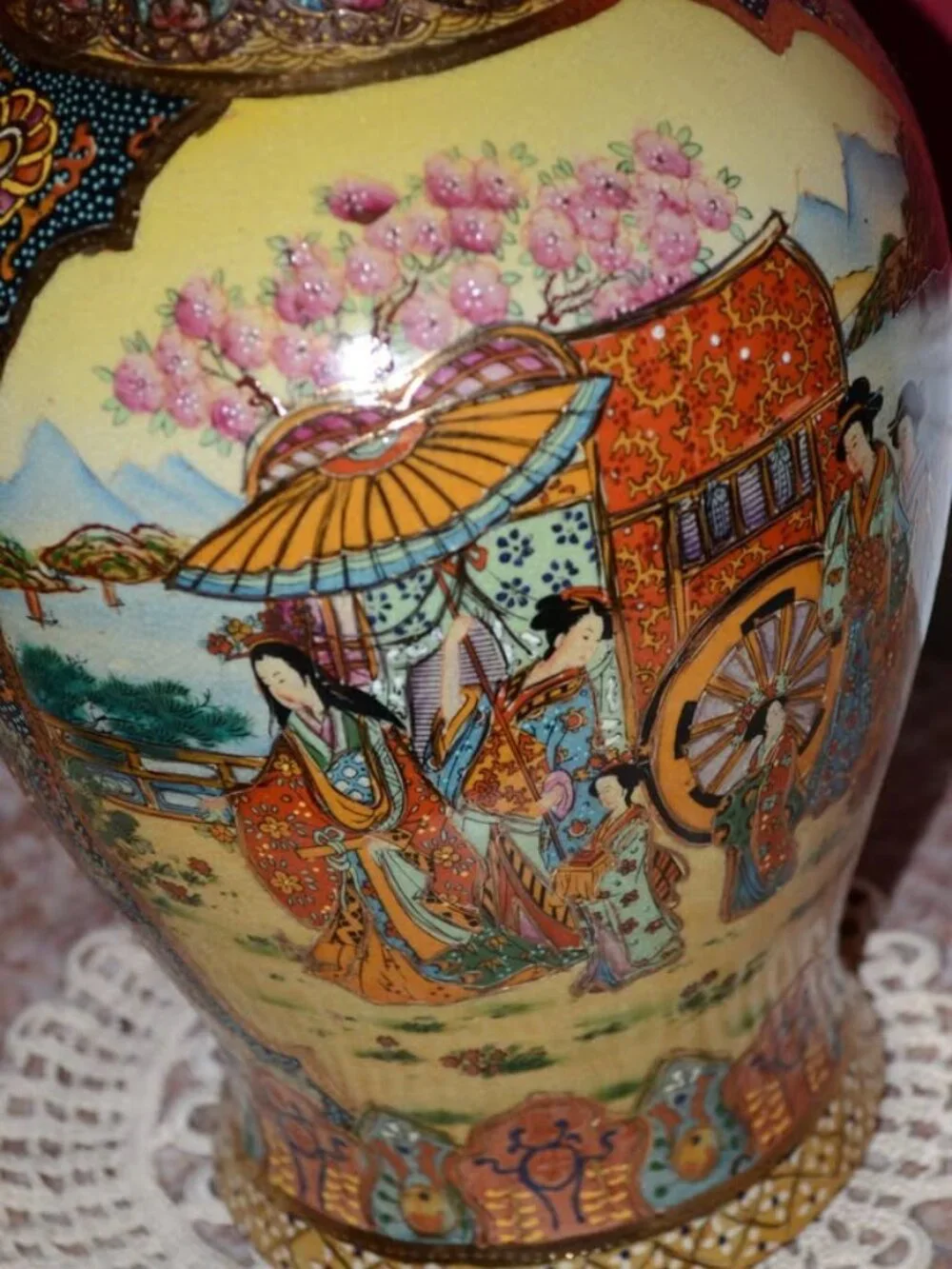 Vintage Satsuma Japanese Gold Vase